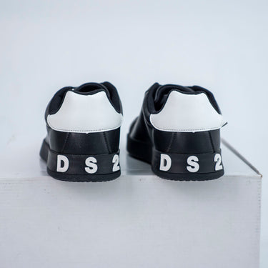 ds2 sneaker logo in rilievo sul retro