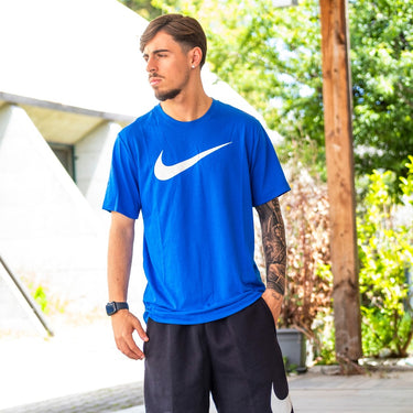 Nike t shirt logo grande