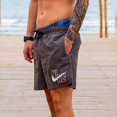 Nike costume logo scritta swoosh