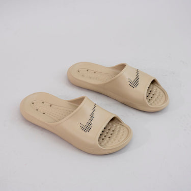 Nike victori one slide