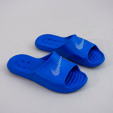 Nike victori one slide