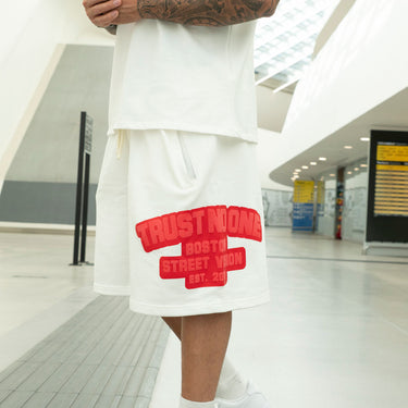 Trust no one short scritta gommata red