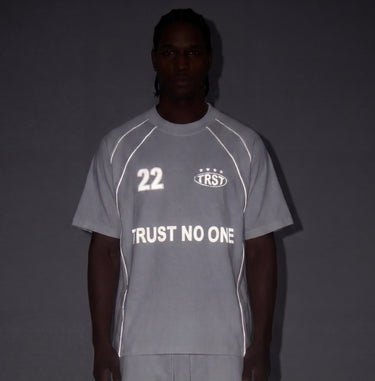 Trust no one t-shirt catarinfrangente