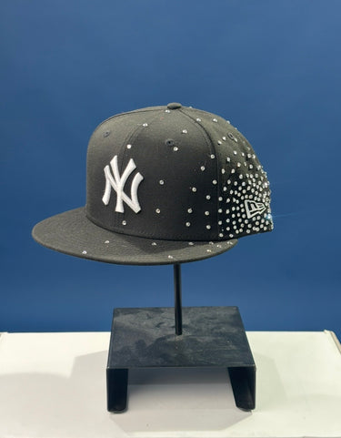cap custom visiera dritta con strass
