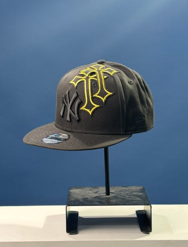 custom cap visiera dritta nero oro oro